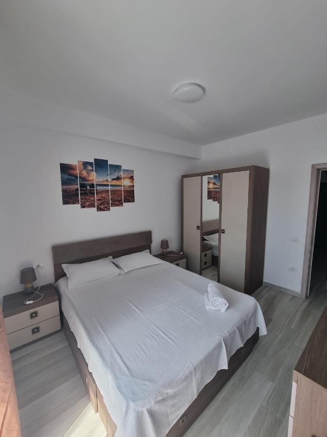 Apartament Mivali Lägenhet Năvodari Exteriör bild