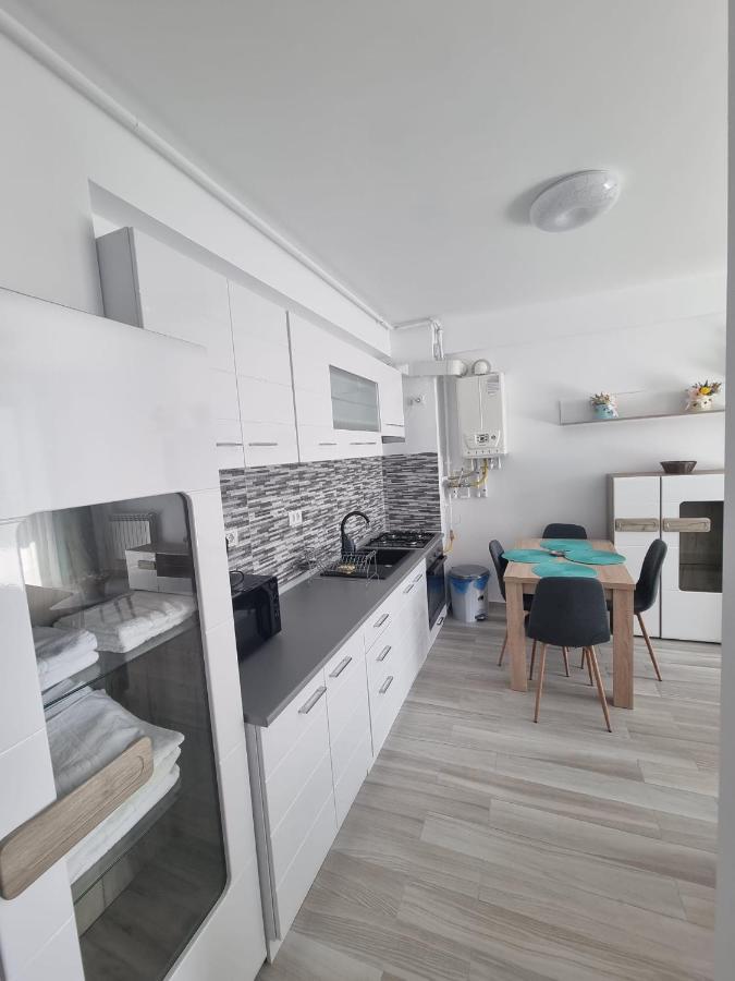 Apartament Mivali Lägenhet Năvodari Exteriör bild
