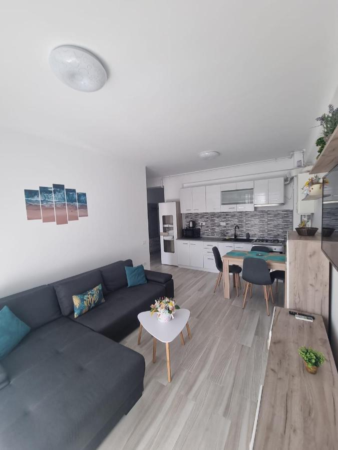 Apartament Mivali Lägenhet Năvodari Exteriör bild